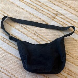 BAGGU Black Logo Strap Crossbody Belt Bag